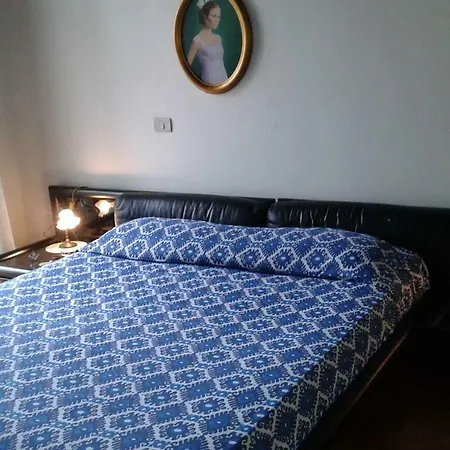 In Via Roma לינה וארוחת בוקר