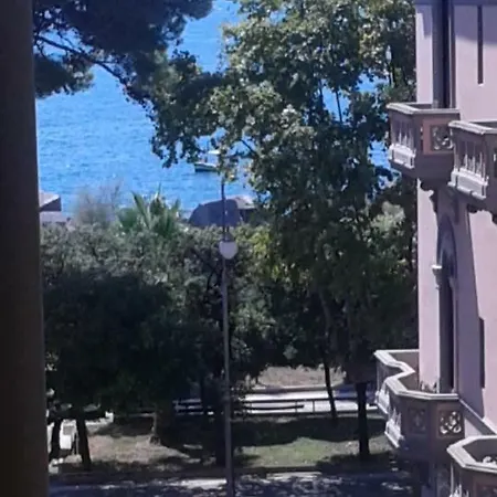 In Via Roma לינה וארוחת בוקר 4*