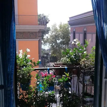 לינה וארוחת בוקר In Via Roma 4*