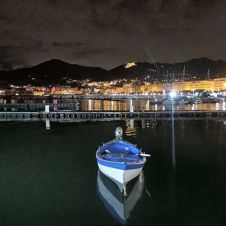 לינה וארוחת בוקר In Via Roma 4*